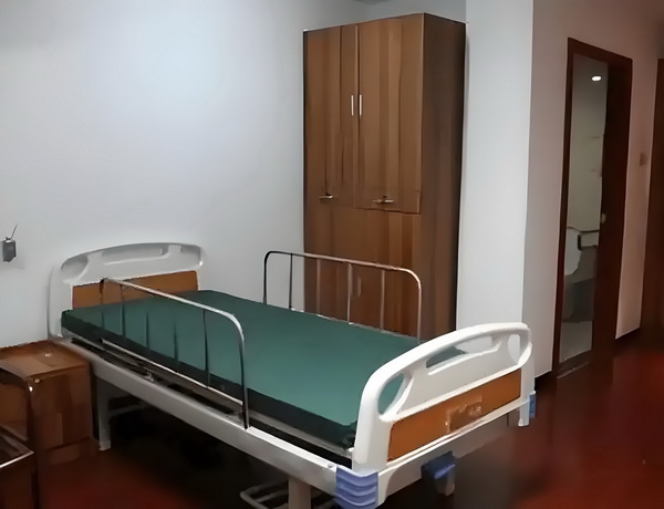 不断挑战底线，凉凉不可避免！香港一步步失去了内地游客的市场！